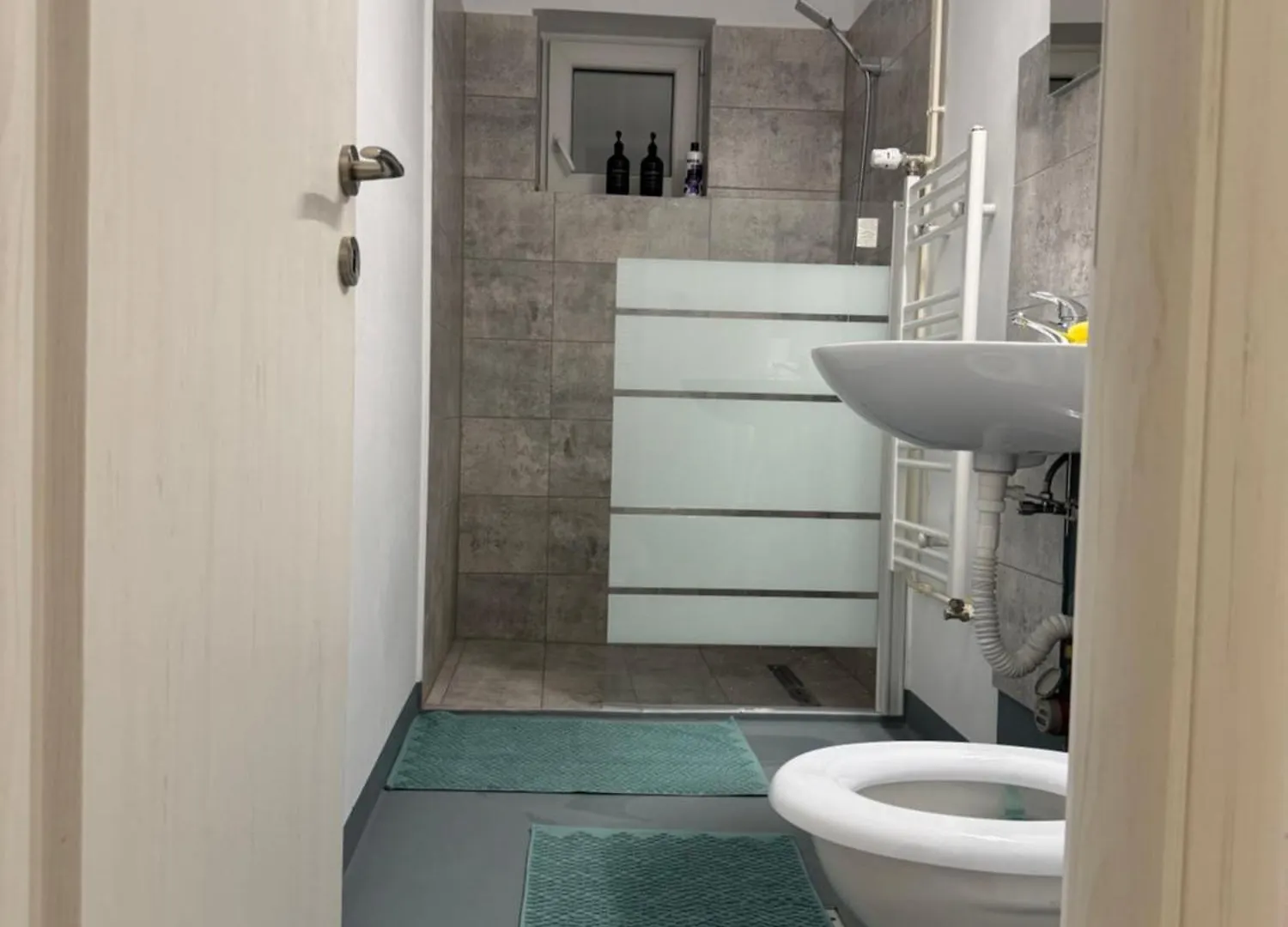 Titan Park Studio Bucureşti 0*,